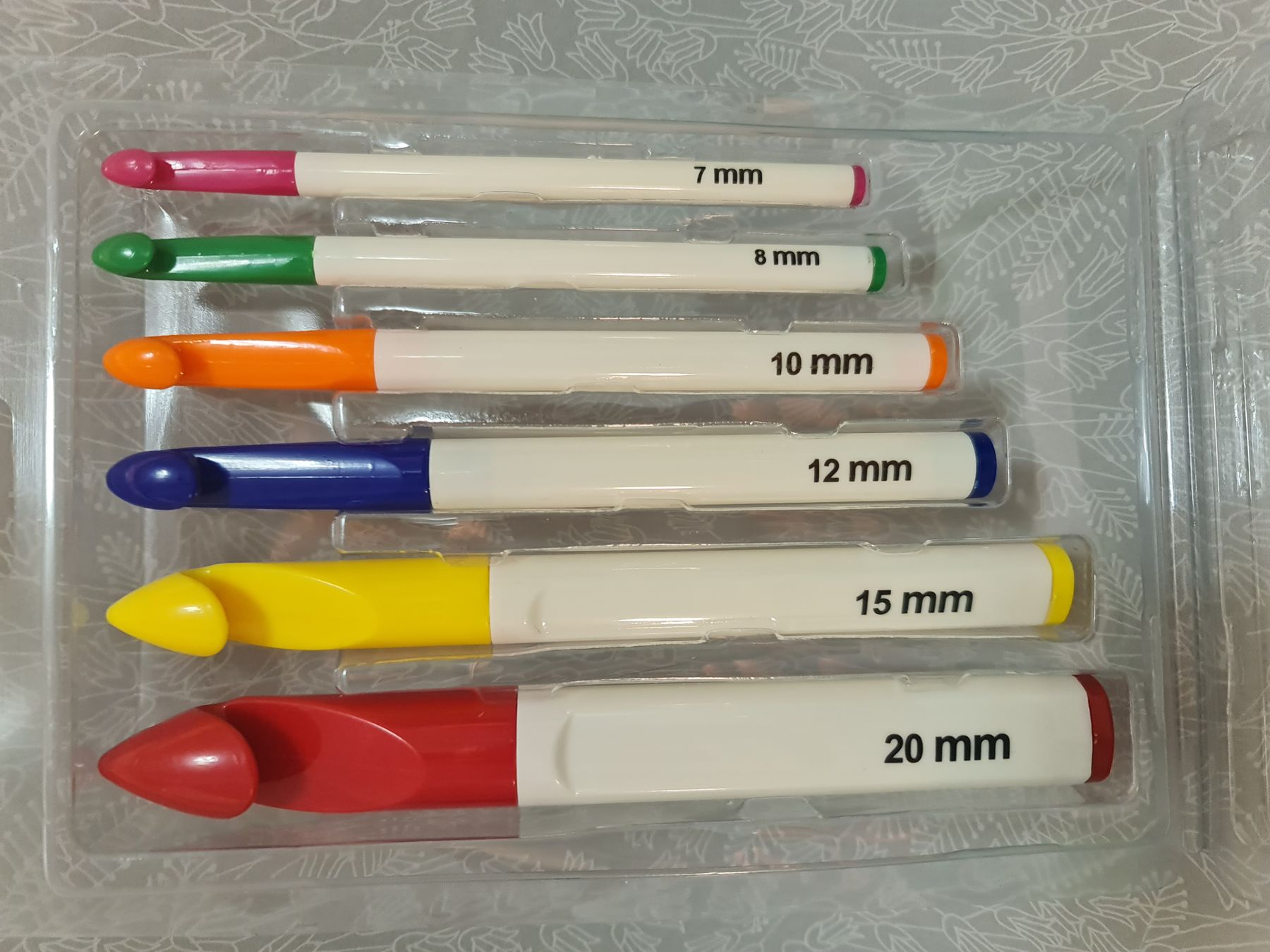 ckzo5r7gp012s3c6egm5xy5xb_big_plastic_hooks.jpg