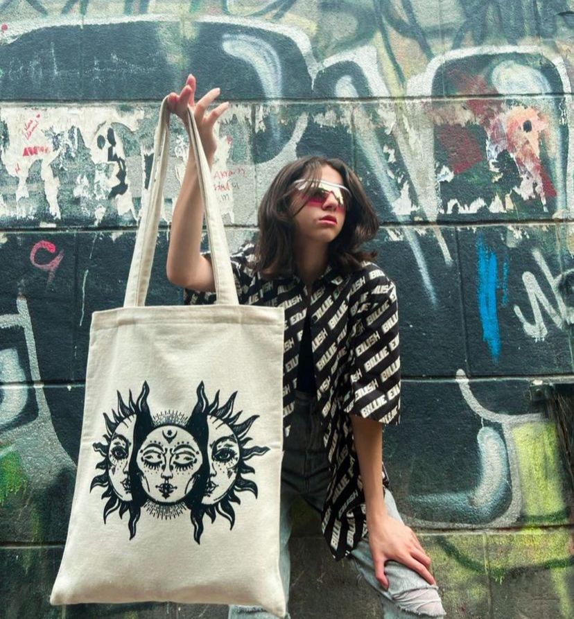 Doodle sun heather tote bag