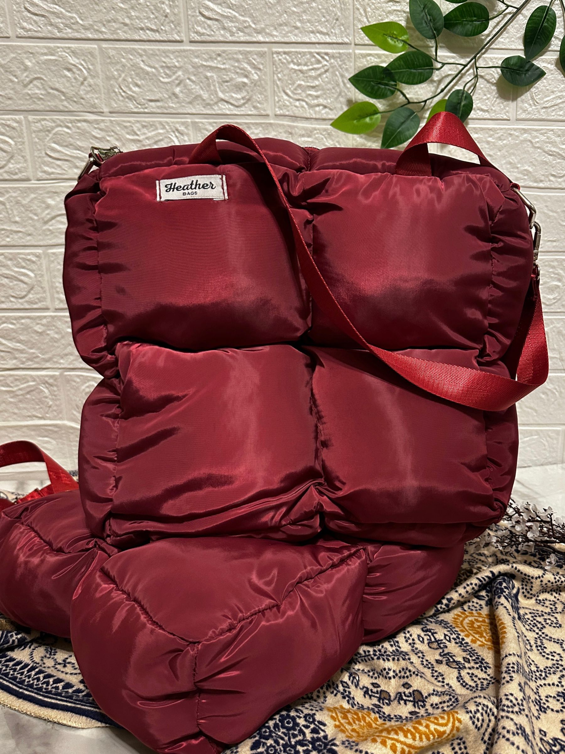Heather maroon puffer bag