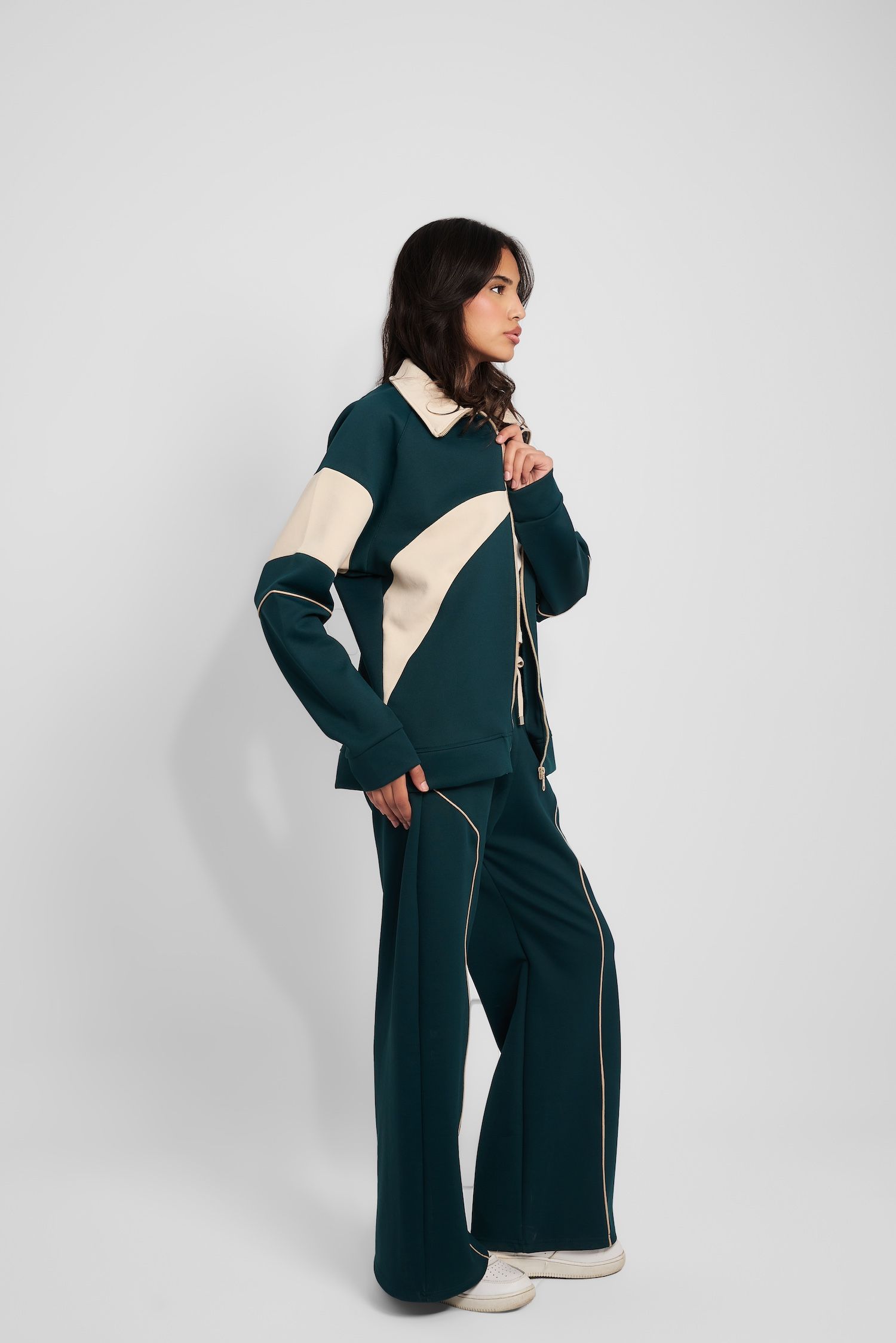 cmjy0btgf08xc01bzd7my57qk_tracksuit-100-atiq-green-3_ewhurj.jpg