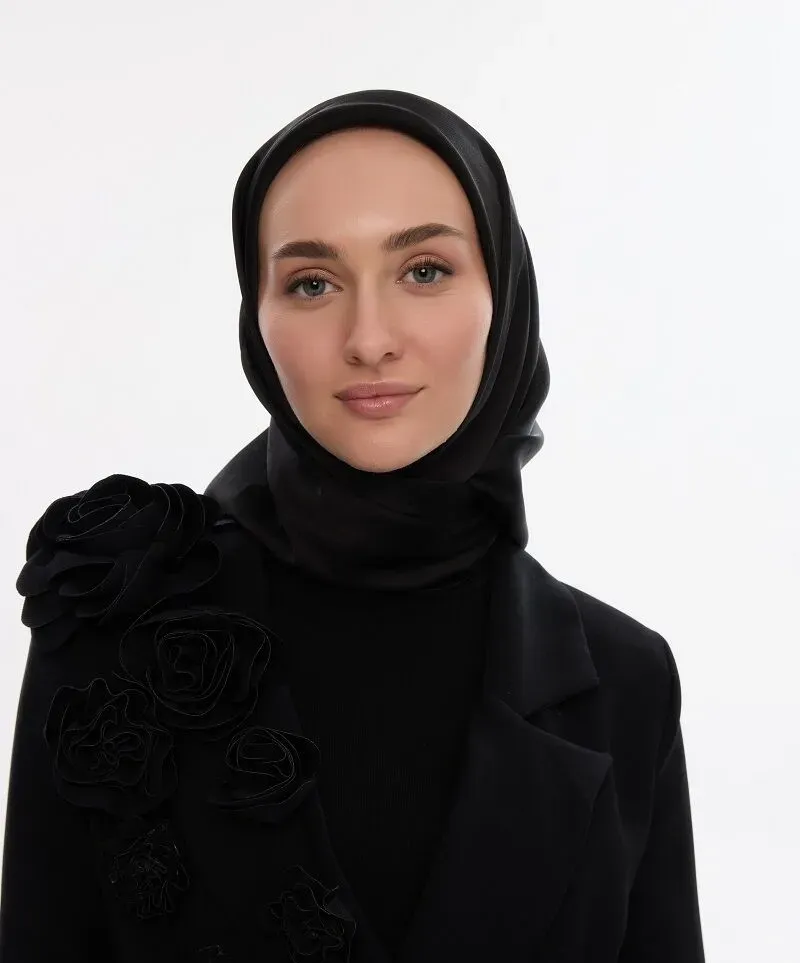 cmlhgs2ab001g01gn070udgia_idol-saten-janjan-esarp-siyah-abiye-janjan-esarp-camellia-scarfs-1294-53-O.webp