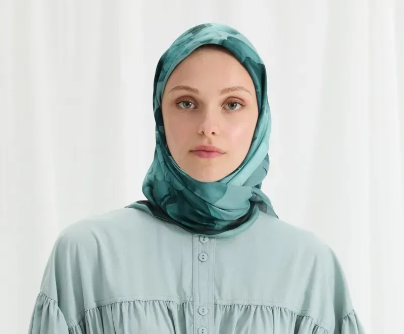 cmlildsbb02jp01gndgcr922g_lotus-desen-soft-esarp-turkuaz-lotus-desen-soft-esarp-camellia-scarfs-5251-11-O.webp