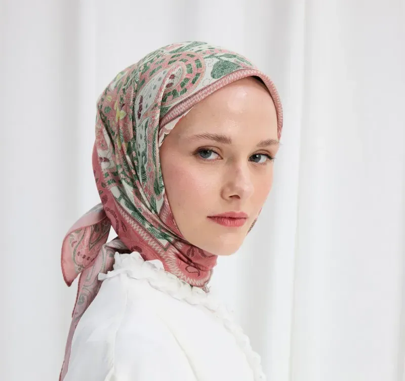 cmlilf9e002k001gnddxo7qcg_milano-desen-soft-esarp-pembe-yesil-milano-desen-soft-esarp-camellia-scarfs-4669-98-O.webp