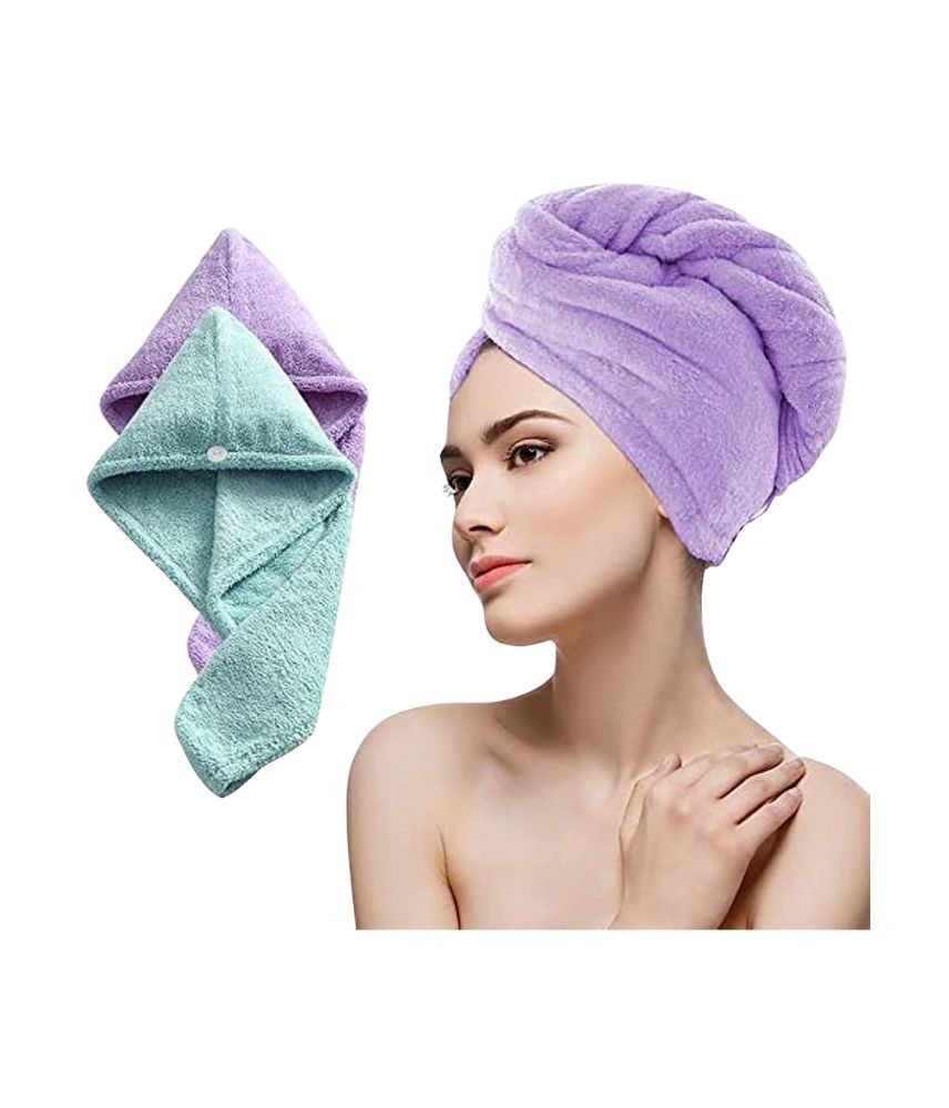 عرض قطعتين من منشفة حمام لتجفيف الشعر