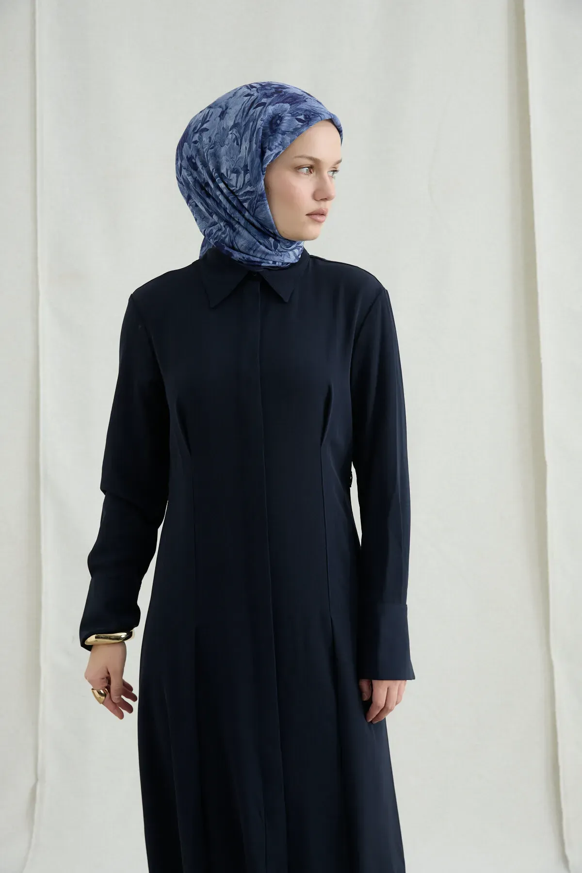 cmndp9qi904ps01l146ufa53b_paradise-kras-esarp-lacivert-paradise-desen-kras-esarp-camellia-scarfs-7698-17-B.webp